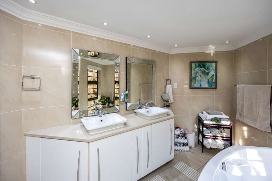 4 Bedroom Property for Sale in Beacon Bay Eastern Cape